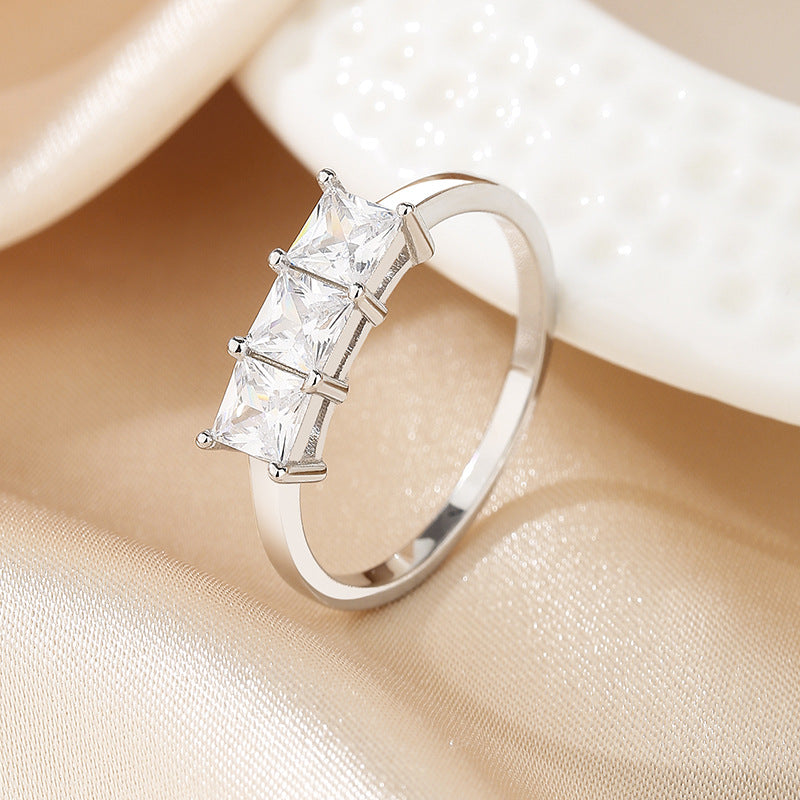 Female Niche Zircon 925 Silver Ring - XIEL